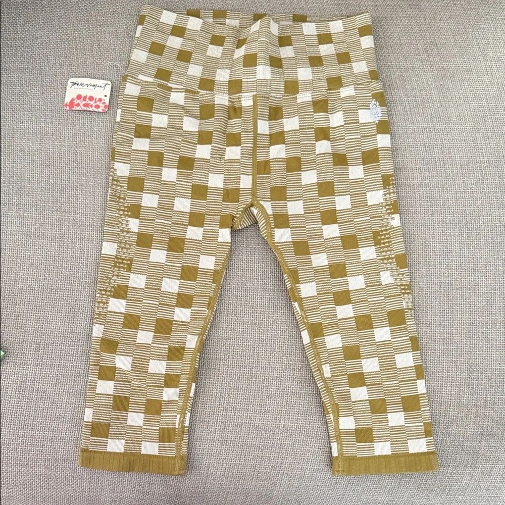 NWT Free People Movement Good Karma Lime/Vert Capri Leggings Size M-L